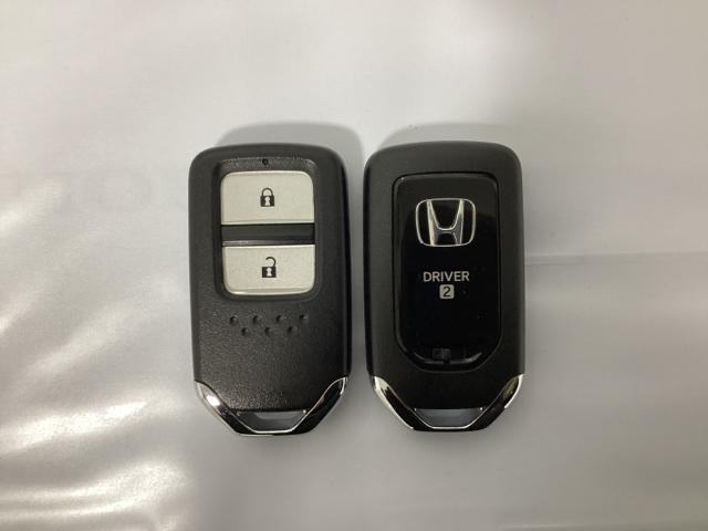 フィット ｅ：ＨＥＶホーム　中古スタッドレスタイヤ　純正メモリーナビ　バックカメラ　ドライブレコーダー前後装着＋ＥＴＣ付　当社デモカー　ＬＥＤヘッドライト　ＨｏｎｄａＣＯＮＮＥＣＴ搭載　前後誤発進抑制機能　クリソナ　１オナ（15枚目）