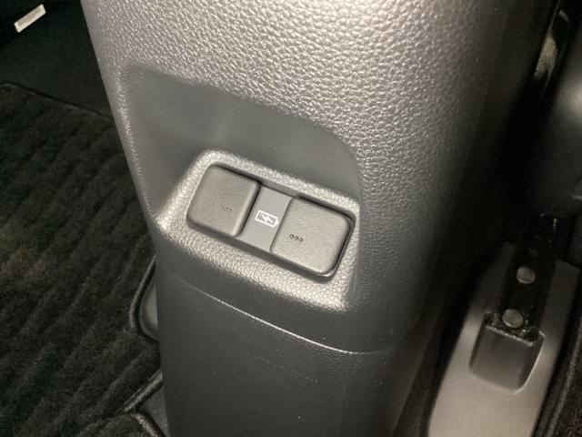 フィット ｅ：ＨＥＶホーム　中古スタッドレスタイヤ　純正メモリーナビ　バックカメラ　ドライブレコーダー前後装着＋ＥＴＣ付　当社デモカー　ＬＥＤヘッドライト　ＨｏｎｄａＣＯＮＮＥＣＴ搭載　前後誤発進抑制機能　クリソナ　１オナ（22枚目）