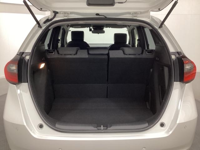 フィット ｅ：ＨＥＶホーム　中古スタッドレスタイヤ　純正メモリーナビ　バックカメラ　ドライブレコーダー前後装着＋ＥＴＣ付　当社デモカー　ＬＥＤヘッドライト　ＨｏｎｄａＣＯＮＮＥＣＴ搭載　前後誤発進抑制機能　クリソナ　１オナ（24枚目）