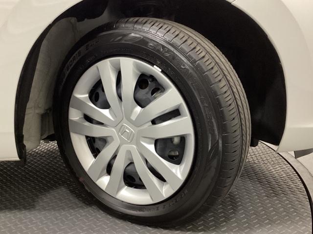 フィット ｅ：ＨＥＶホーム　中古スタッドレスタイヤ　純正メモリーナビ　バックカメラ　ドライブレコーダー前後装着＋ＥＴＣ付　当社デモカー　ＬＥＤヘッドライト　ＨｏｎｄａＣＯＮＮＥＣＴ搭載　前後誤発進抑制機能　クリソナ　１オナ（27枚目）