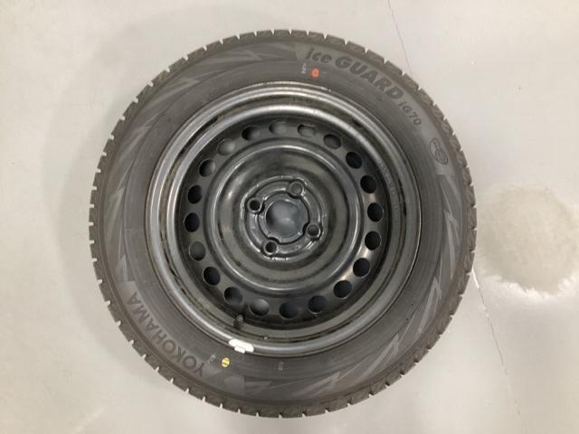 フィット ｅ：ＨＥＶホーム　中古スタッドレスタイヤ、純正メモリーナビ、ドライブレコーダー前後装着＋ＥＴＣ付　当社デモカー　前後誤発進抑制機能　クリソナ　助手席エアバッグ　運転席エアバッグ　１オナ　アイドリングストップ　試乗車ＵＰ（3枚目）