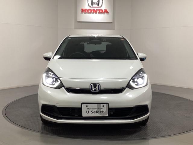 フィット ｅ：ＨＥＶホーム　中古スタッドレスタイヤ、純正メモリーナビ、ドライブレコーダー前後装着＋ＥＴＣ付　当社デモカー　前後誤発進抑制機能　クリソナ　助手席エアバッグ　運転席エアバッグ　１オナ　アイドリングストップ　試乗車ＵＰ（4枚目）