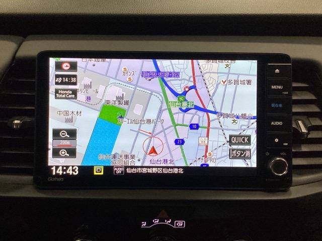 フィット ｅ：ＨＥＶホーム　中古スタッドレスタイヤ、純正メモリーナビ、ドライブレコーダー前後装着＋ＥＴＣ付　当社デモカー　前後誤発進抑制機能　クリソナ　助手席エアバッグ　運転席エアバッグ　１オナ　アイドリングストップ　試乗車ＵＰ（9枚目）