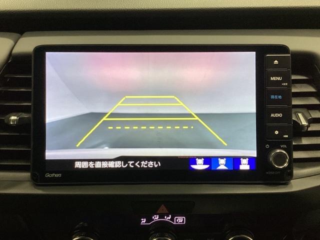 フィット ｅ：ＨＥＶホーム　中古スタッドレスタイヤ、純正メモリーナビ、ドライブレコーダー前後装着＋ＥＴＣ付　当社デモカー　前後誤発進抑制機能　クリソナ　助手席エアバッグ　運転席エアバッグ　１オナ　アイドリングストップ　試乗車ＵＰ（10枚目）