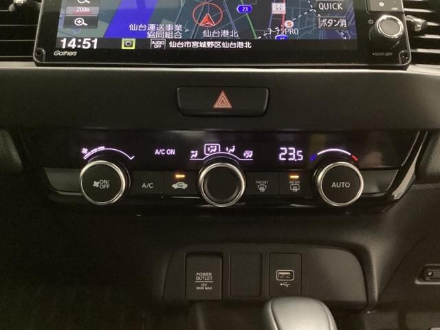 フィット ｅ：ＨＥＶホーム　中古スタッドレスタイヤ、純正メモリーナビ、ドライブレコーダー前後装着＋ＥＴＣ付　当社デモカー　前後誤発進抑制機能　クリソナ　助手席エアバッグ　運転席エアバッグ　１オナ　アイドリングストップ　試乗車ＵＰ（12枚目）