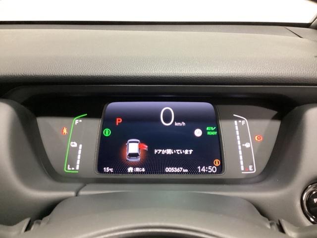 フィット ｅ：ＨＥＶホーム　中古スタッドレスタイヤ、純正メモリーナビ、ドライブレコーダー前後装着＋ＥＴＣ付　当社デモカー　前後誤発進抑制機能　クリソナ　助手席エアバッグ　運転席エアバッグ　１オナ　アイドリングストップ　試乗車ＵＰ（13枚目）