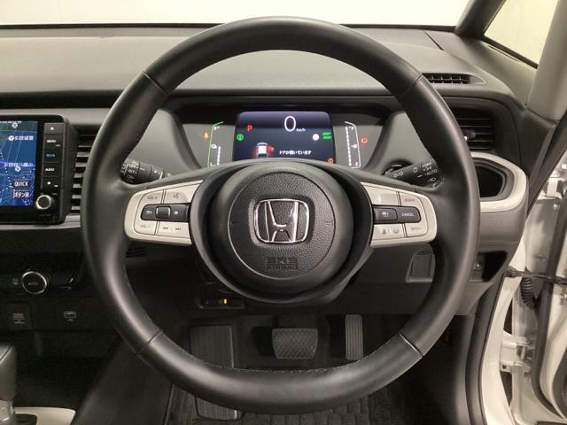 フィット ｅ：ＨＥＶホーム　中古スタッドレスタイヤ、純正メモリーナビ、ドライブレコーダー前後装着＋ＥＴＣ付　当社デモカー　前後誤発進抑制機能　クリソナ　助手席エアバッグ　運転席エアバッグ　１オナ　アイドリングストップ　試乗車ＵＰ（14枚目）