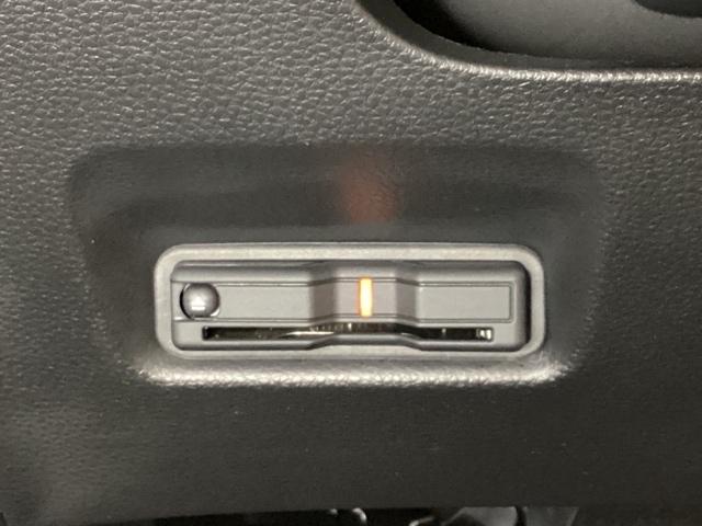 フィット ｅ：ＨＥＶホーム　中古スタッドレスタイヤ、純正メモリーナビ、ドライブレコーダー前後装着＋ＥＴＣ付　当社デモカー　前後誤発進抑制機能　クリソナ　助手席エアバッグ　運転席エアバッグ　１オナ　アイドリングストップ　試乗車ＵＰ（17枚目）