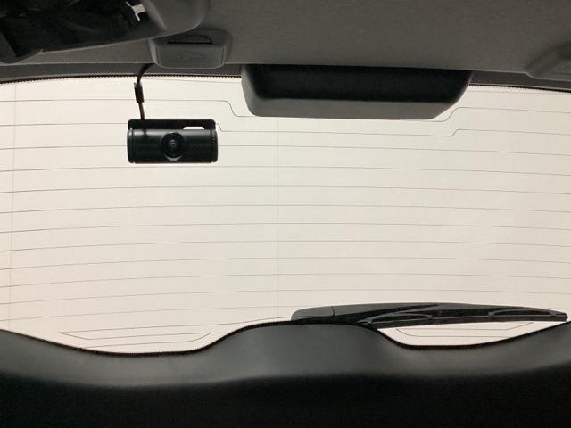 フィット ｅ：ＨＥＶホーム　中古スタッドレスタイヤ、純正メモリーナビ、ドライブレコーダー前後装着＋ＥＴＣ付　当社デモカー　前後誤発進抑制機能　クリソナ　助手席エアバッグ　運転席エアバッグ　１オナ　アイドリングストップ　試乗車ＵＰ（19枚目）