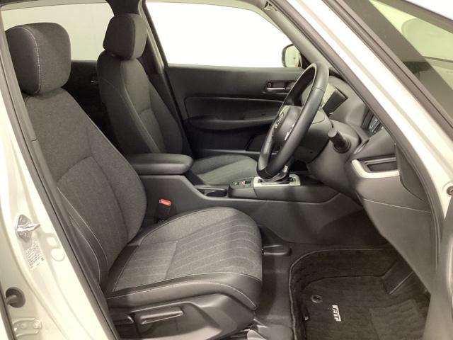 フィット ｅ：ＨＥＶホーム　中古スタッドレスタイヤ、純正メモリーナビ、ドライブレコーダー前後装着＋ＥＴＣ付　当社デモカー　前後誤発進抑制機能　クリソナ　助手席エアバッグ　運転席エアバッグ　１オナ　アイドリングストップ　試乗車ＵＰ（21枚目）