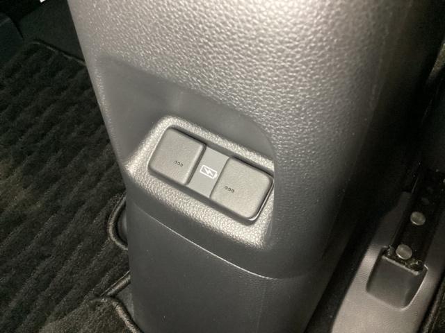 フィット ｅ：ＨＥＶホーム　中古スタッドレスタイヤ、純正メモリーナビ、ドライブレコーダー前後装着＋ＥＴＣ付　当社デモカー　前後誤発進抑制機能　クリソナ　助手席エアバッグ　運転席エアバッグ　１オナ　アイドリングストップ　試乗車ＵＰ（23枚目）