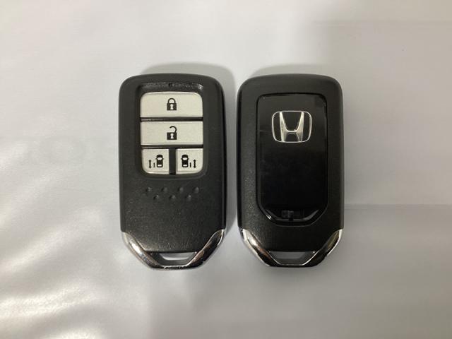 フリード+ クロスター・ホンダセンシング 光触媒抗菌消臭施工済 イモビ USB接続 スマキー Wパワスラ 1オーナー キーレス ナビTV リアカメラ オートクルーズコントロール VSA エコアイドル オートエアコン ETC車載器 DVD再生(12枚目)