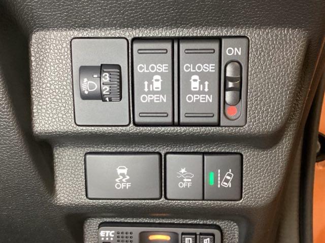 フリード＋ クロスター・ホンダセンシング　光触媒抗菌消臭施工済　イモビ　ＵＳＢ接続　スマキー　Ｗパワスラ　１オーナー　キーレス　ナビＴＶ　リアカメラ　オートクルーズコントロール　ＶＳＡ　エコアイドル　オートエアコン　ＥＴＣ車載器　ＤＶＤ再生（13枚目）