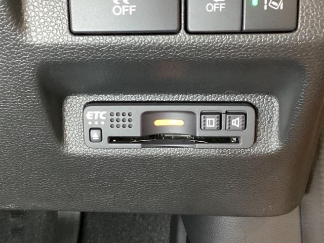 フリード＋ クロスター・ホンダセンシング　光触媒抗菌消臭施工済　イモビ　ＵＳＢ接続　スマキー　Ｗパワスラ　１オーナー　キーレス　ナビＴＶ　リアカメラ　オートクルーズコントロール　ＶＳＡ　エコアイドル　オートエアコン　ＥＴＣ車載器　ＤＶＤ再生（14枚目）