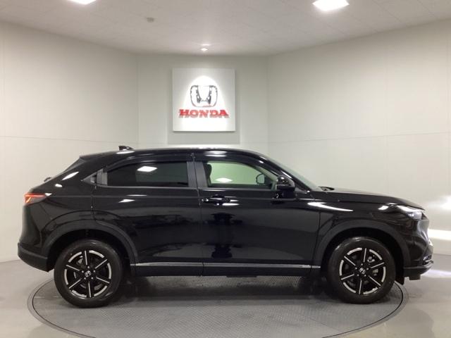 ヴェゼル e:HEVX 光触媒抗菌消臭施工済 ソナー Rカメラ クルコン エアコン シ-トヒ-タ- スマキー VSA LEDライト ETC車載器 DVD エアバッグ ABS 4WD車 地デジTV キーレスエントリー(4枚目)