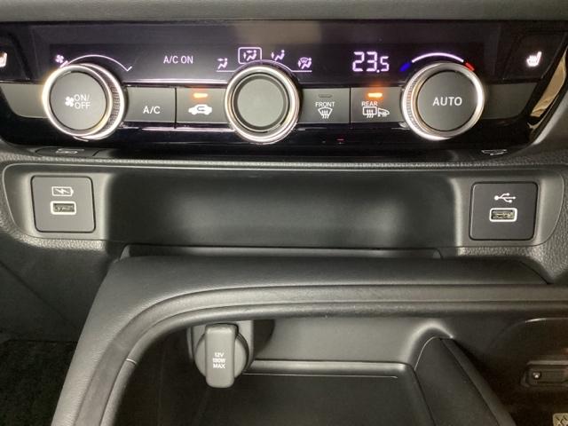 ヴェゼル e:HEVX 光触媒抗菌消臭施工済 ソナー Rカメラ クルコン エアコン シ-トヒ-タ- スマキー VSA LEDライト ETC車載器 DVD エアバッグ ABS 4WD車 地デジTV キーレスエントリー(12枚目)