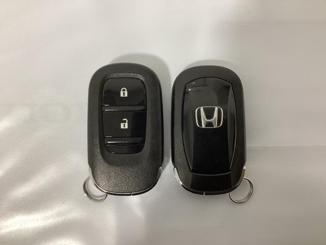 ヴェゼル e:HEVX 光触媒抗菌消臭施工済 ソナー Rカメラ クルコン エアコン シ-トヒ-タ- スマキー VSA LEDライト ETC車載器 DVD エアバッグ ABS 4WD車 地デジTV キーレスエントリー(16枚目)