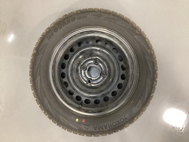 フィット ｅ：ＨＥＶホーム　中古スタッドレスタイヤ、純正メモリーナビ、ドライブレコーダー前後装着＋ＥＴＣ付　当社デモカー　前後誤発進抑制機能　クリソナ　助手席エアバッグ　運転席エアバッグ　１オナ　アイドリングストップ　ＵＳＢ接続（3枚目）