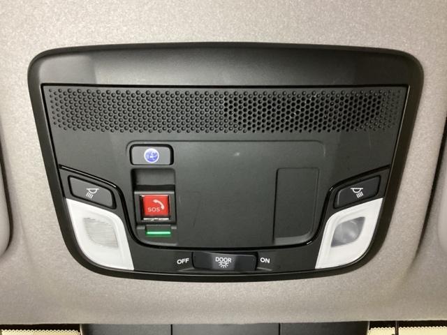 フィット ｅ：ＨＥＶホーム　中古スタッドレスタイヤ、純正メモリーナビ、ドライブレコーダー前後装着＋ＥＴＣ付　当社デモカー　前後誤発進抑制機能　クリソナ　助手席エアバッグ　運転席エアバッグ　１オナ　アイドリングストップ　ＵＳＢ接続（8枚目）