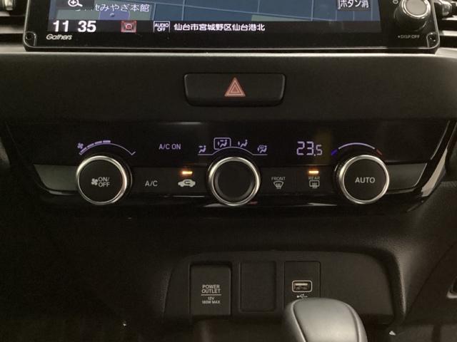 フィット ｅ：ＨＥＶホーム　中古スタッドレスタイヤ、純正メモリーナビ、ドライブレコーダー前後装着＋ＥＴＣ付　当社デモカー　前後誤発進抑制機能　クリソナ　助手席エアバッグ　運転席エアバッグ　１オナ　アイドリングストップ　ＵＳＢ接続（12枚目）