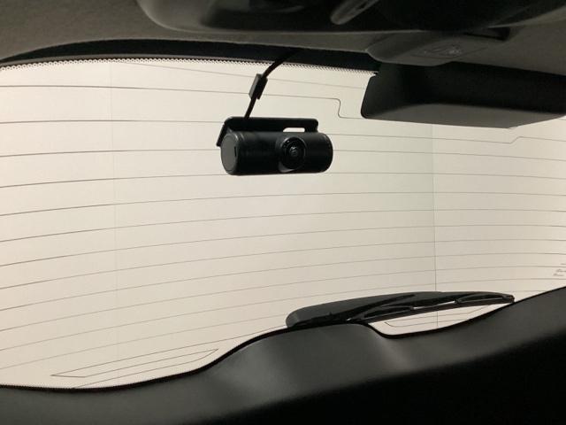 フィット ｅ：ＨＥＶホーム　中古スタッドレスタイヤ、純正メモリーナビ、ドライブレコーダー前後装着＋ＥＴＣ付　当社デモカー　前後誤発進抑制機能　クリソナ　助手席エアバッグ　運転席エアバッグ　１オナ　アイドリングストップ　ＵＳＢ接続（19枚目）