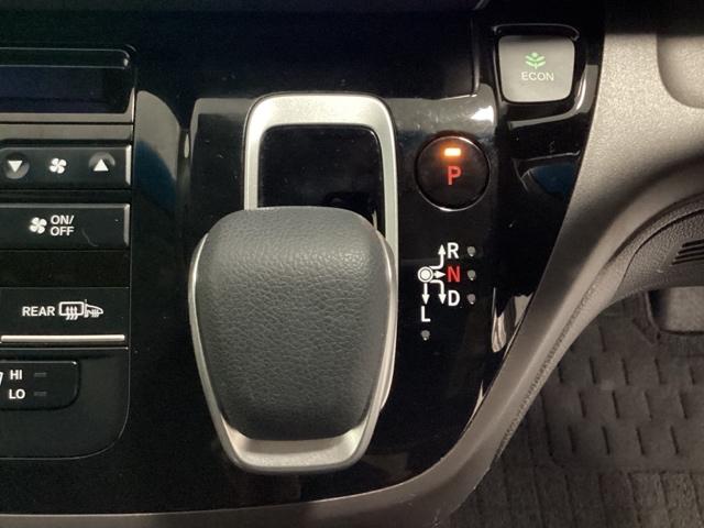 フリードハイブリッド ハイブリッド・Ｇホンダセンシング　６人乗り　光触媒抗菌消臭施工済　シートヒーター　フルセグＴＶ　軽減ブレーキ　キーフリーシステム　ＤＶＤ再生可能　ＥＣＯＮ　後カメラ　Ａクルーズ　ＬＥＤヘッドランプ　シートＨ　横滑防止　ドライブレコーダ（8枚目）