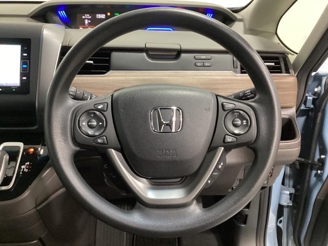 フリードハイブリッド ハイブリッド・Ｇホンダセンシング　６人乗り　光触媒抗菌消臭施工済　シートヒーター　フルセグＴＶ　軽減ブレーキ　キーフリーシステム　ＤＶＤ再生可能　ＥＣＯＮ　後カメラ　Ａクルーズ　ＬＥＤヘッドランプ　シートＨ　横滑防止　ドライブレコーダ（11枚目）