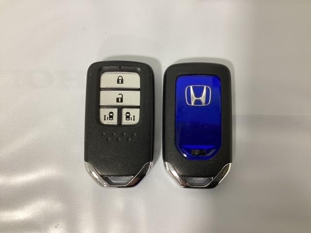 フリードハイブリッド ハイブリッド・Ｇホンダセンシング　６人乗り　光触媒抗菌消臭施工済　シートヒーター　フルセグＴＶ　軽減ブレーキ　キーフリーシステム　ＤＶＤ再生可能　ＥＣＯＮ　後カメラ　Ａクルーズ　ＬＥＤヘッドランプ　シートＨ　横滑防止　ドライブレコーダ（12枚目）