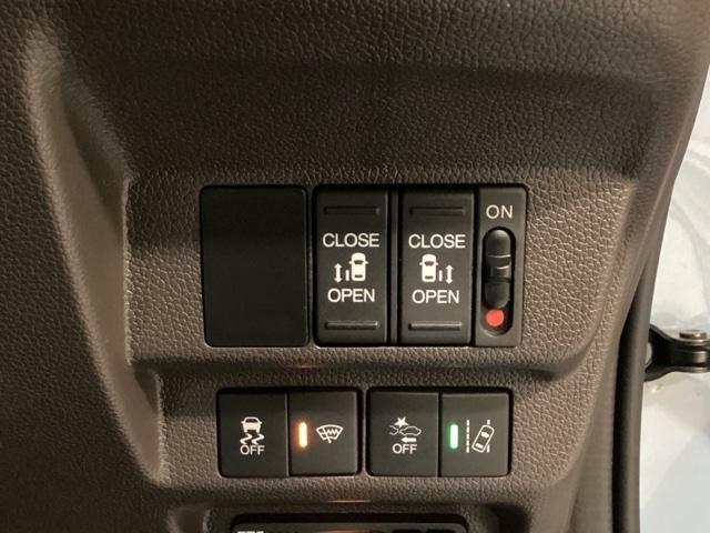 フリードハイブリッド ハイブリッド・Ｇホンダセンシング　６人乗り　光触媒抗菌消臭施工済　シートヒーター　フルセグＴＶ　軽減ブレーキ　キーフリーシステム　ＤＶＤ再生可能　ＥＣＯＮ　後カメラ　Ａクルーズ　ＬＥＤヘッドランプ　シートＨ　横滑防止　ドライブレコーダ（13枚目）