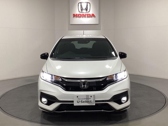 フィットハイブリッド Ｓホンダセンシング　光触媒抗菌消臭施工済　スマ－トキ－　アクティブクルーズコントロール　パワーウインドウ　サイドエアバック　パワーステアリング　ＬＥＤヘッドランプ　ＡＢＳ　盗難防止装置　エアバック　ＡＡＣ　ＵＳＢポート（2枚目）