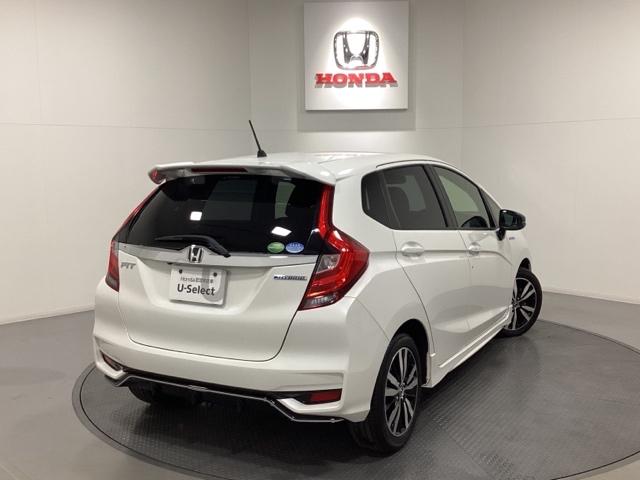 フィットハイブリッド Ｓホンダセンシング　光触媒抗菌消臭施工済　スマ－トキ－　アクティブクルーズコントロール　パワーウインドウ　サイドエアバック　パワーステアリング　ＬＥＤヘッドランプ　ＡＢＳ　盗難防止装置　エアバック　ＡＡＣ　ＵＳＢポート（3枚目）