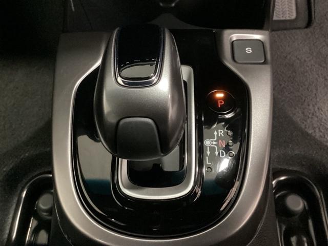 フィットハイブリッド Ｓホンダセンシング　光触媒抗菌消臭施工済　スマ－トキ－　アクティブクルーズコントロール　パワーウインドウ　サイドエアバック　パワーステアリング　ＬＥＤヘッドランプ　ＡＢＳ　盗難防止装置　エアバック　ＡＡＣ　ＵＳＢポート（8枚目）