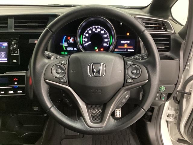 フィットハイブリッド Ｓホンダセンシング　光触媒抗菌消臭施工済　スマ－トキ－　アクティブクルーズコントロール　パワーウインドウ　サイドエアバック　パワーステアリング　ＬＥＤヘッドランプ　ＡＢＳ　盗難防止装置　エアバック　ＡＡＣ　ＵＳＢポート（11枚目）