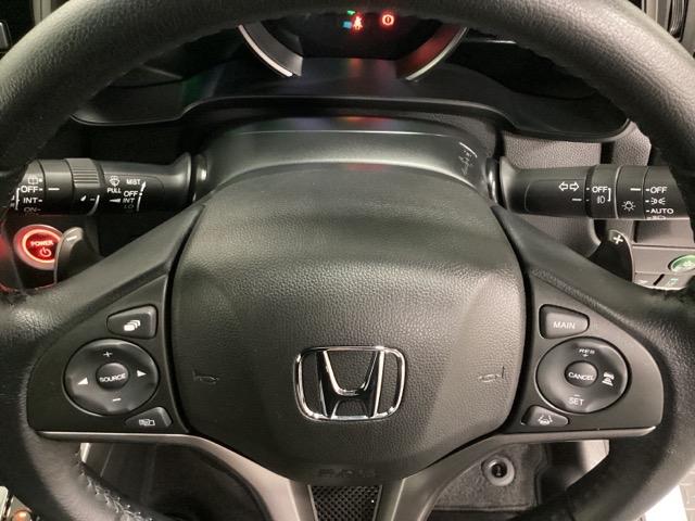 フィットハイブリッド Ｓホンダセンシング　光触媒抗菌消臭施工済　スマ－トキ－　アクティブクルーズコントロール　パワーウインドウ　サイドエアバック　パワーステアリング　ＬＥＤヘッドランプ　ＡＢＳ　盗難防止装置　エアバック　ＡＡＣ　ＵＳＢポート（12枚目）