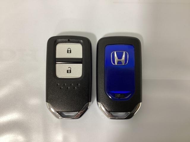 フィットハイブリッド Ｓホンダセンシング　光触媒抗菌消臭施工済　スマ－トキ－　アクティブクルーズコントロール　パワーウインドウ　サイドエアバック　パワーステアリング　ＬＥＤヘッドランプ　ＡＢＳ　盗難防止装置　エアバック　ＡＡＣ　ＵＳＢポート（13枚目）