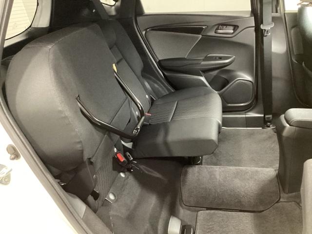 フィットハイブリッド Ｓホンダセンシング　光触媒抗菌消臭施工済　スマ－トキ－　アクティブクルーズコントロール　パワーウインドウ　サイドエアバック　パワーステアリング　ＬＥＤヘッドランプ　ＡＢＳ　盗難防止装置　エアバック　ＡＡＣ　ＵＳＢポート（18枚目）