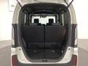 開口部も広く荷物の積み下ろしもしやすいお車となっております。シートの背もたれは５：５の割合で背もたれを可倒でき、前後のシートスライドもできるので荷室をひろげることができます。