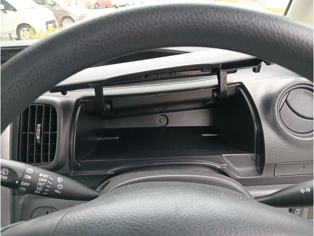 タントカスタムは小物入れも充実しています。