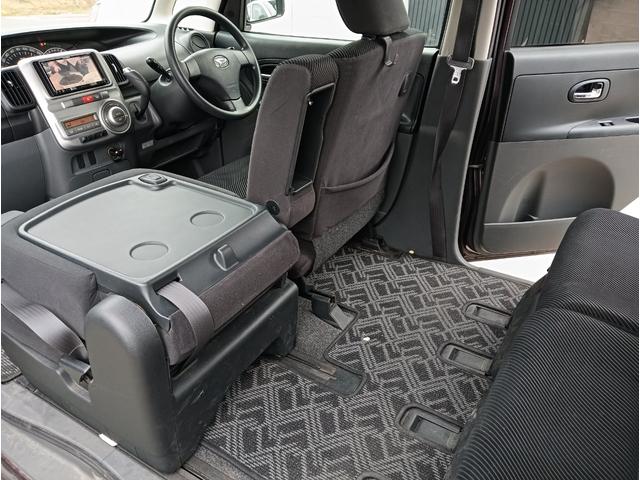 助手席はテーブルになりますよ！！