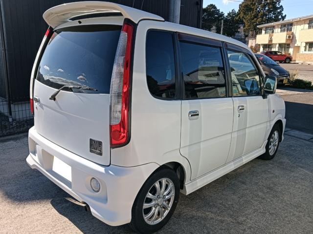 ムーヴ カスタムＬ　車検令和８年１２月１９日　後期モデル　４ＷＤ　禁煙車　ナビ　テレビ　純正オプション天井スピーカー　エンジンスターター　１３インチアルミ　キーレス　４ＡＴ　エアコン　パワステ　チップアップシート（5枚目）