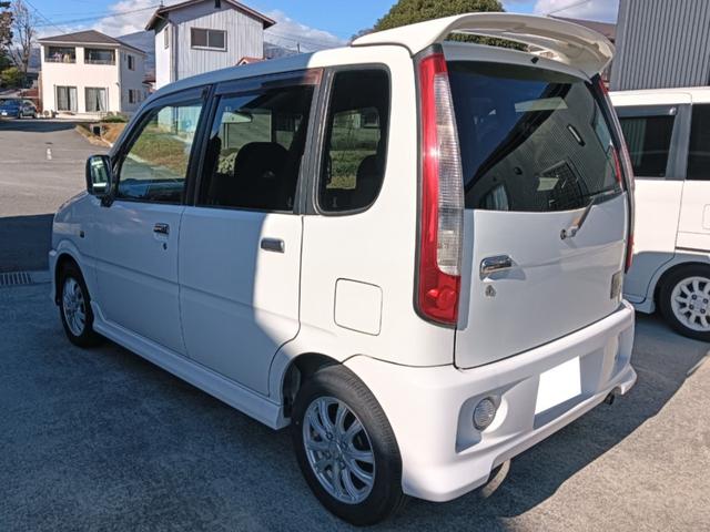 ムーヴ カスタムＬ　車検令和８年１２月１９日　後期モデル　４ＷＤ　禁煙車　ナビ　テレビ　純正オプション天井スピーカー　エンジンスターター　１３インチアルミ　キーレス　４ＡＴ　エアコン　パワステ　チップアップシート（7枚目）