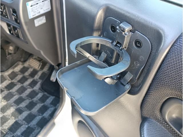 ムーヴ カスタムＬ　車検令和８年１２月１９日　後期モデル　４ＷＤ　禁煙車　ナビ　テレビ　純正オプション天井スピーカー　エンジンスターター　１３インチアルミ　キーレス　４ＡＴ　エアコン　パワステ　チップアップシート（29枚目）