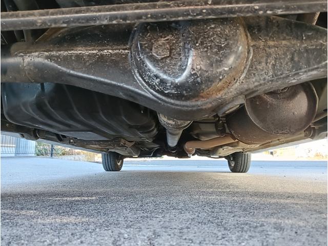 ムーヴ カスタムＬ　車検令和８年１２月１９日　後期モデル　４ＷＤ　禁煙車　ナビ　テレビ　純正オプション天井スピーカー　エンジンスターター　１３インチアルミ　キーレス　４ＡＴ　エアコン　パワステ　チップアップシート（64枚目）