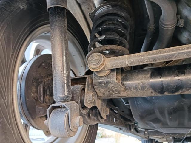 ムーヴ カスタムＬ　車検令和８年１２月１９日　後期モデル　４ＷＤ　禁煙車　ナビ　テレビ　純正オプション天井スピーカー　エンジンスターター　１３インチアルミ　キーレス　４ＡＴ　エアコン　パワステ　チップアップシート（65枚目）