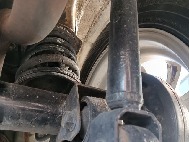 ムーヴ カスタムＬ　車検令和８年１２月１９日　後期モデル　４ＷＤ　禁煙車　ナビ　テレビ　純正オプション天井スピーカー　エンジンスターター　１３インチアルミ　キーレス　４ＡＴ　エアコン　パワステ　チップアップシート（66枚目）