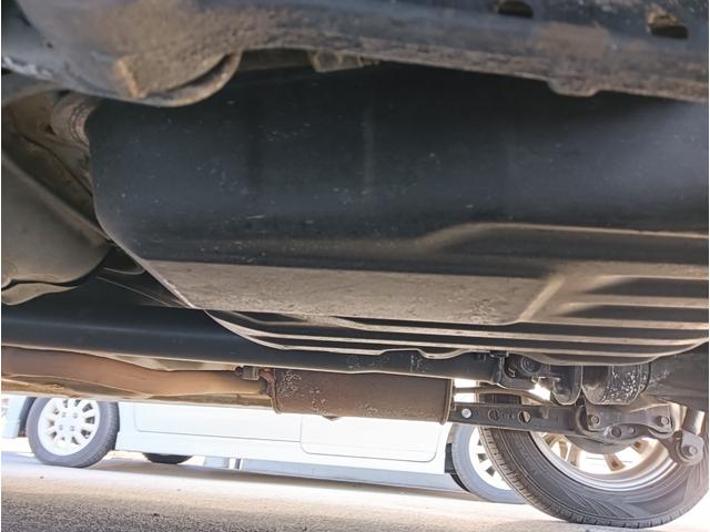 ムーヴ カスタムＬ　車検令和８年１２月１９日　後期モデル　４ＷＤ　禁煙車　ナビ　テレビ　純正オプション天井スピーカー　エンジンスターター　１３インチアルミ　キーレス　４ＡＴ　エアコン　パワステ　チップアップシート（67枚目）