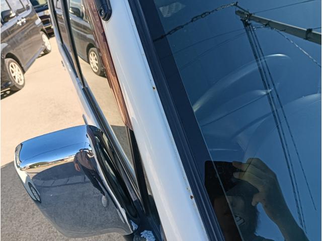 ムーヴ カスタムＬ　車検令和８年１２月１９日　後期モデル　４ＷＤ　禁煙車　ナビ　テレビ　純正オプション天井スピーカー　エンジンスターター　１３インチアルミ　キーレス　４ＡＴ　エアコン　パワステ　チップアップシート（77枚目）