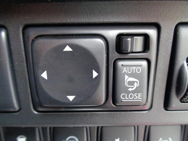 車内からドアミラーの角度調整や開閉ができます