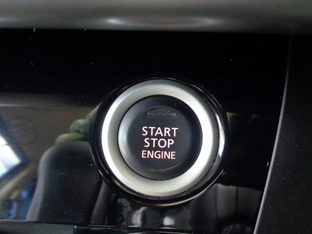 スマートキーを携帯していればブレーキを踏みながらボタンを押すだけでエンジン始動ができます