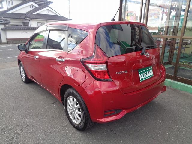 ノート Ｘ　ＦＯＵＲ　切替４ＷＤ　助手席電動スライドアップシ－ト　車検整備付　　衝突軽減ブレーキ　前後誤発進抑制　アラウンドビューモニター　スマ－トキ－Ｐスタ－ト　横滑防止　フルオ－トＡＣ　オ－トライト　コ－ナ－センサ－（5枚目）